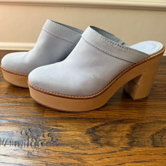 Antonio Melani x Kimberly Whitman Camellia Sky Blue Leather Clogs Size 7M - Picture 1 of 9